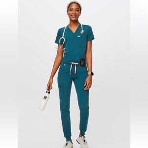 Figs women’s Caribbean Blue set!